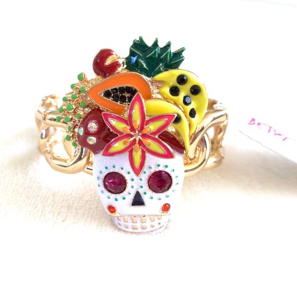 Betsey Johnson Jewelry - ✨HP✨ Betsey Johnson Gold Rio Skull Stretch Bracelet